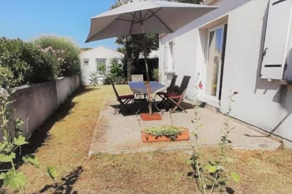 Vila Agreable Maison Ensoleillee Avec Jardin Arbore Le Château-dʼOléron Exteriér fotografie