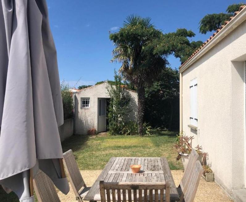 Vila Agreable Maison Ensoleillee Avec Jardin Arbore Le Château-dʼOléron Exteriér fotografie